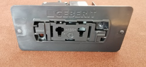 242.956.00.1 Geberit Zestaw mont. przycisku zdalnego TYP70