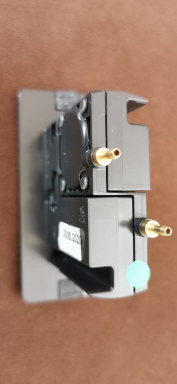 242.956.00.1 Geberit Zestaw mont. przycisku zdalnego TYP70