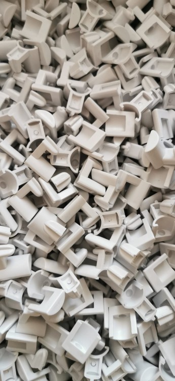 Element suwaka dolnego TYP-1 S900-2113 ( 8 sztuk ) do naprawy kabin firmy Cersanit , pasujący do modeli : Carmen, Paula, Rexona, Stella, Vega