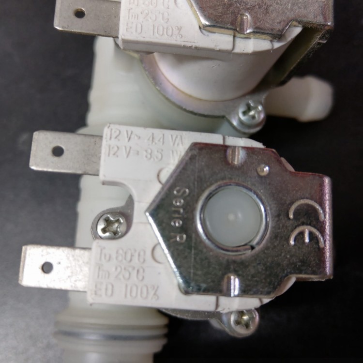 Zespół elektrozaworów 2 wejścia -8 wyjść 12v-101149