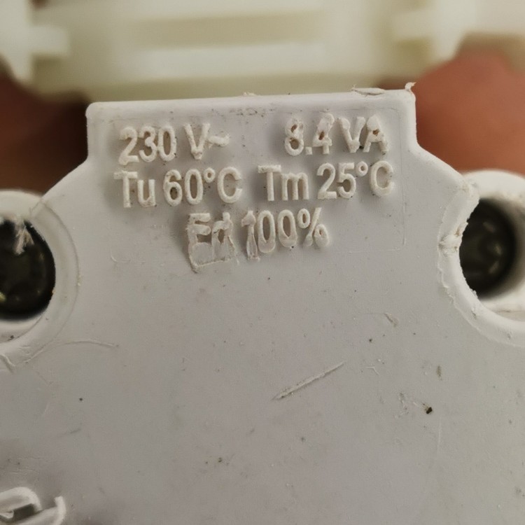 Elektrozawór dopowietrzający z cewką 230 V na zacisk-101868