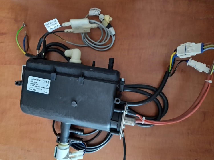 PoolSpa Parownik kabiny Penelopa , Afrodyta , Kasandra , Antygona , Dafne Duo stosowany w systemach S-2 , S-3 , S-4 - z czujnikiem poziomu wody, zabezpieczeniem termicznym i zaworem zrzutowym.