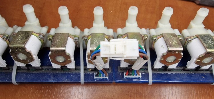 Roca Zespół elektrozaworów / rozdzielacz z elektroniką sterującą 1 wejście - 10 wyjśćdo Kabiny Therma firmy PoolSpa -102535