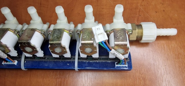Roca Zespół elektrozaworów / rozdzielacz z elektroniką sterującą 1 wejście - 10 wyjśćdo Kabiny Therma firmy PoolSpa -102536