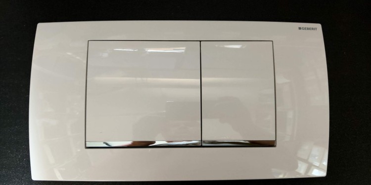 115.899.KJ.1 Geberit Przycisk Twinline 30 Biały/Chrom/Biały